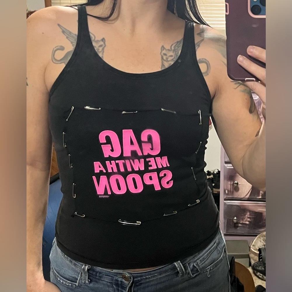 Vintage Gag Me with a Spoon upcycled tank DIY